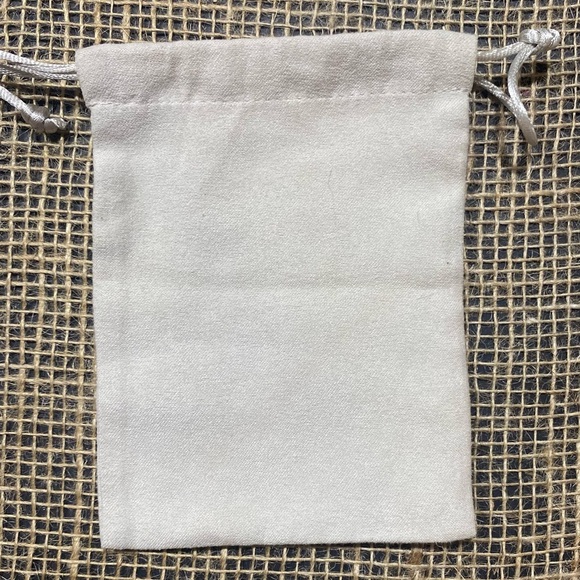 Kendra Scott Set of 4 Jewelry Dust Pouches, Light Grey/Beige with Gold Writing - Picture 9 of 12